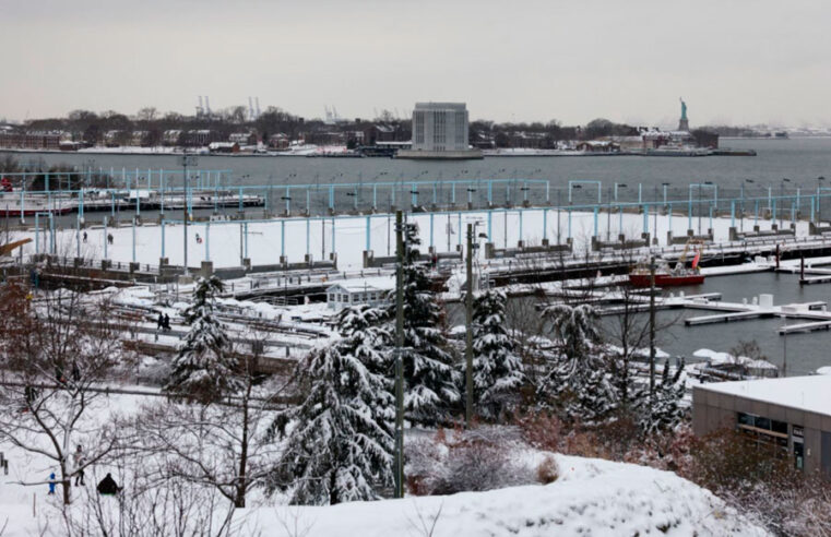 Miles de vuelos cancelados y retrasados en todo EE. UU.