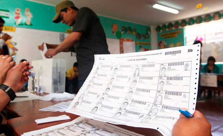 “Da pena que haya tantos candidatos a la presidencia del país”