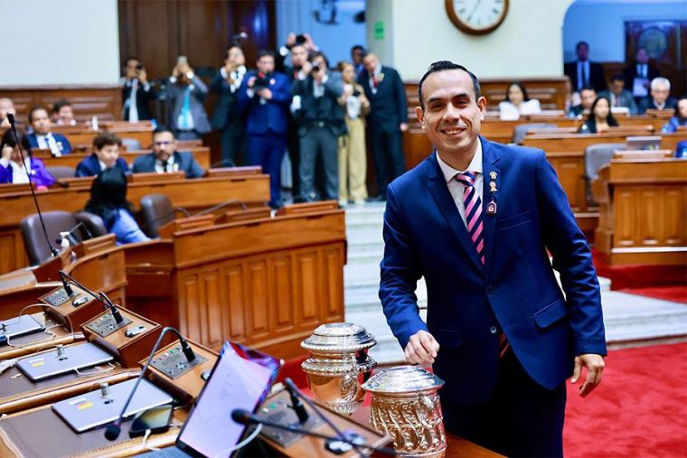 Jerí solicita autorización al Congreso para asistir al Gabinete Binacional con Ecuador