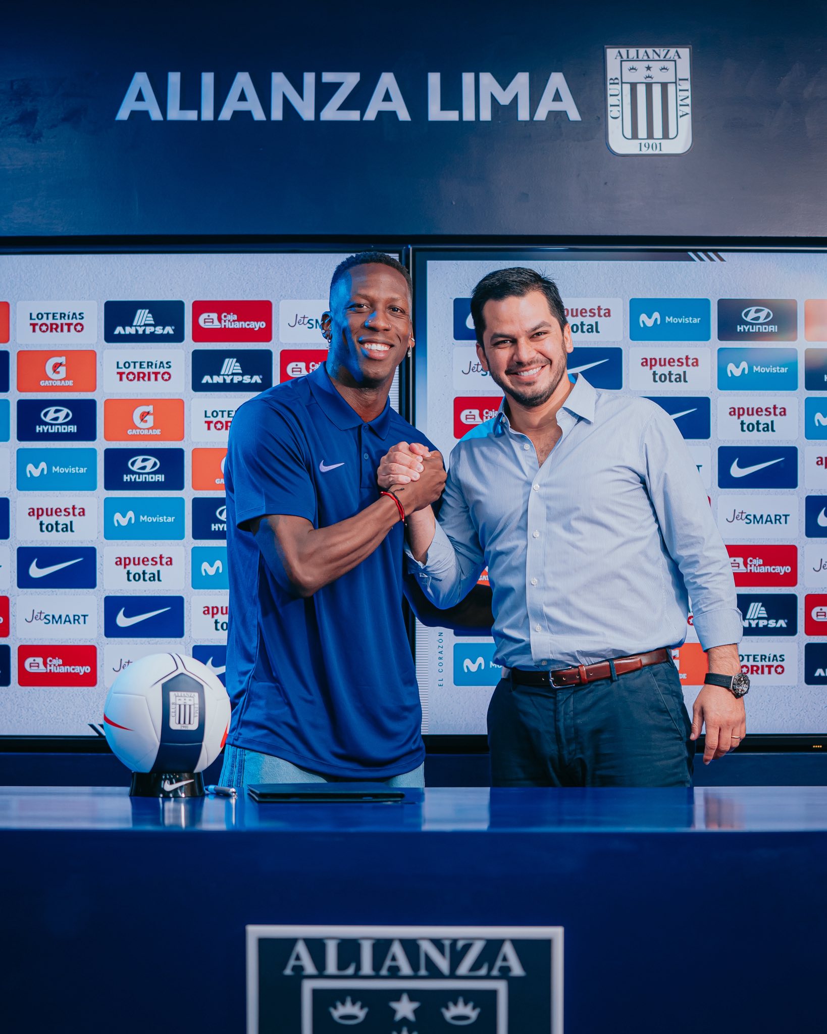 Advíncula en el ocaso de su carrera, de Boca a Alianza Lima