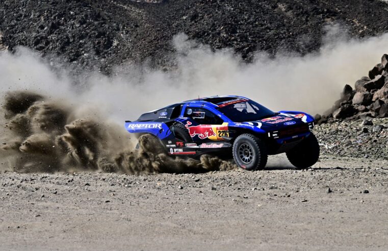 Qatarí Al-Attiyah gana la etapa y lidera la general en autos