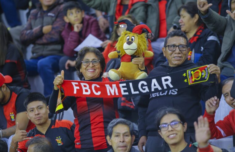 El hincha se hace esperar para la «Tarde Rojinegra»