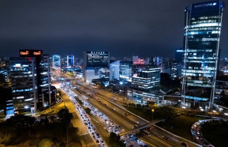 Forbes: economía peruana crecería entre 2,6% y 3,6%