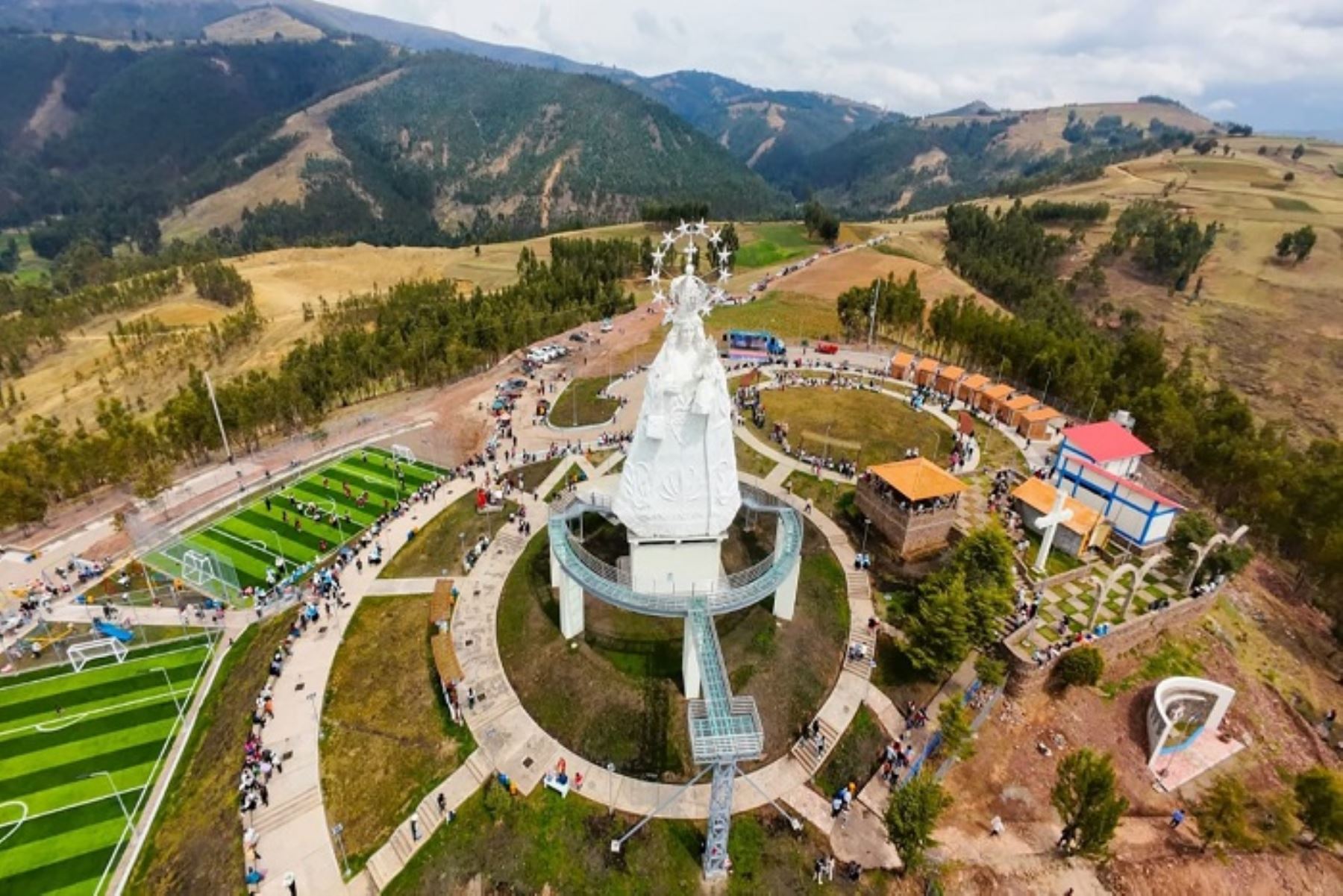 Inauguran imponente Mirador Turístico Virgen de Cocharcas en Sapallanga