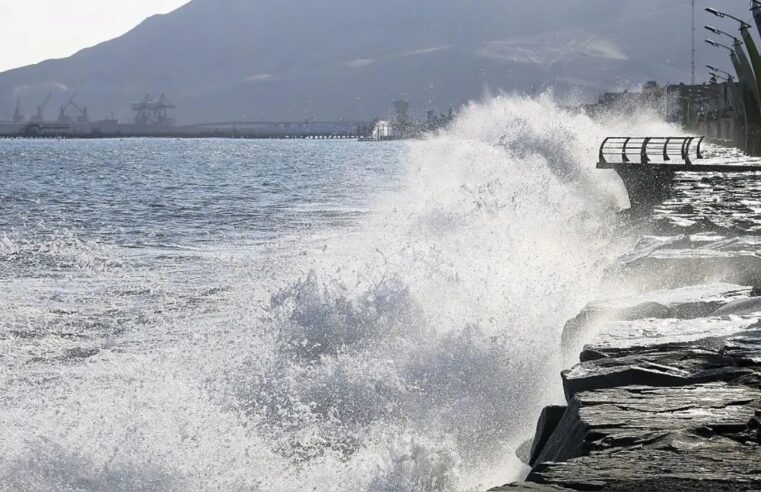 Oleajes intensos azotarán el litoral hasta el viernes