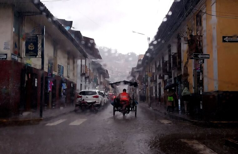 Nieve, granizo y lluvia moderada a fuerte seguirá cayendo en la Sierra