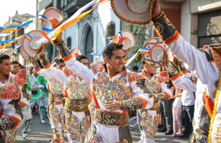 Más de 1,000 danzantes llenaron de música y color la avenida Brasil