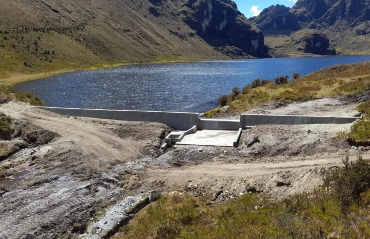 Obras de siembra y cosecha de agua benefician a más de 72,000 familias