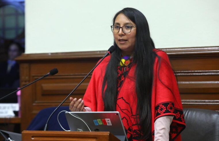 Congresistas presentan 3 mociones de censura contra presidente por reuniones con chinos