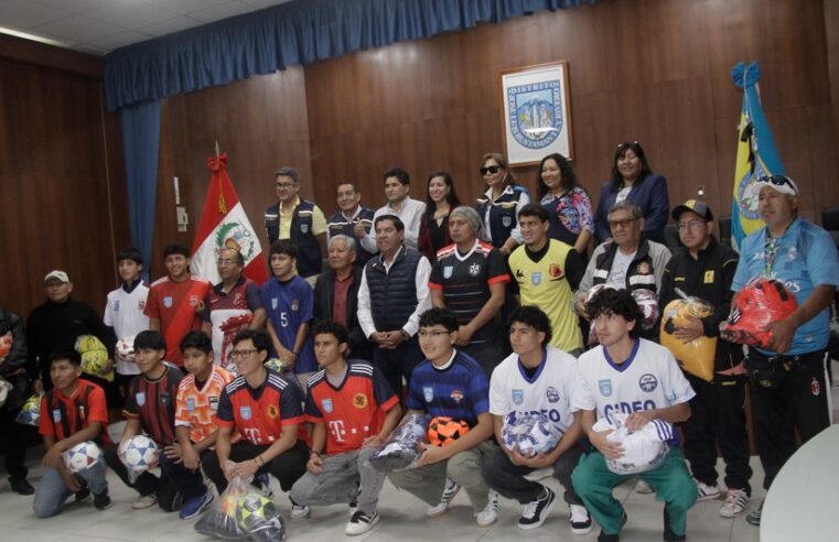 Comuna de Bustamente y Rivero viste y reconoce a sus deportistas