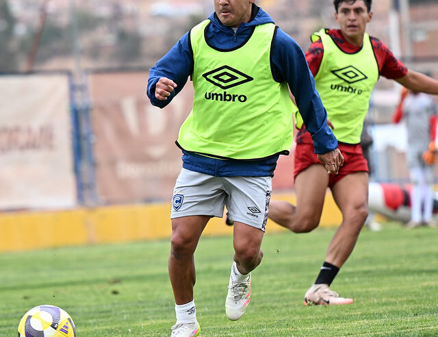 Ramúa deja Cienciano para jugar la Liga 2 en Comerciantes FC