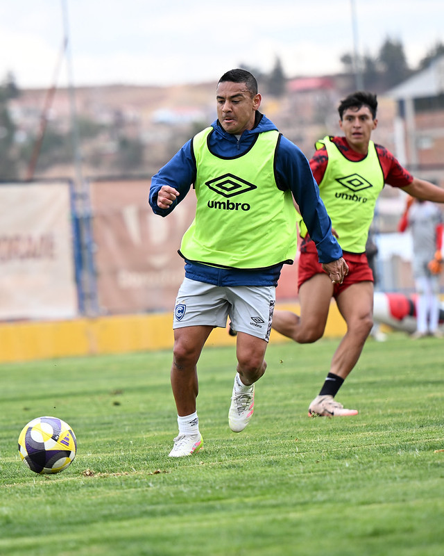 Ramúa deja Cienciano para jugar la Liga 2 en Comerciantes FC
