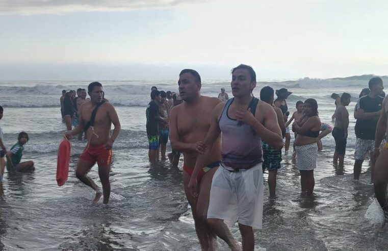 Diez personas fueron rescatadas de morir ahogadas en playas de Arequipa