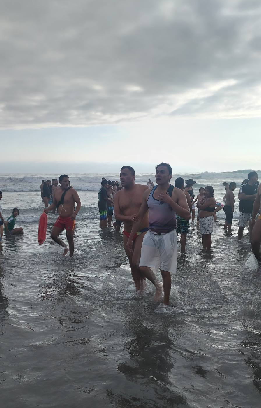 Diez personas fueron rescatadas de morir ahogadas en playas de Arequipa