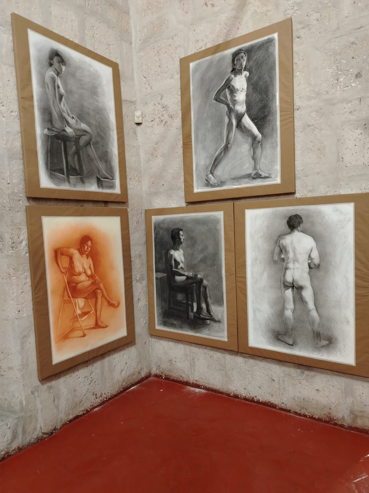 PINTANDO SOBRE UN LIENZO