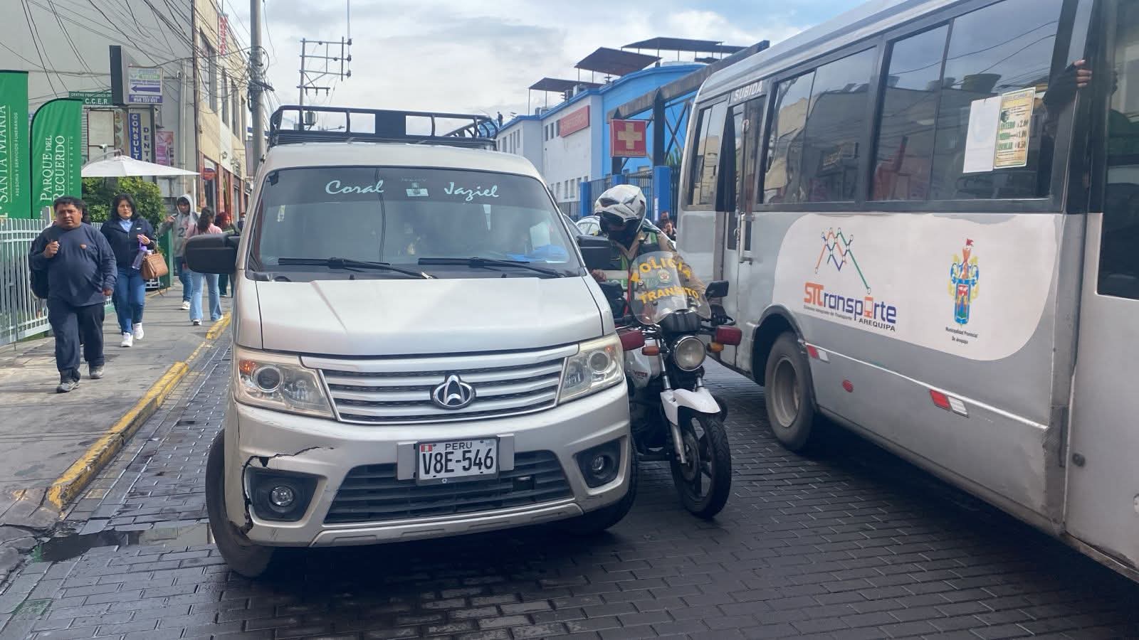 Tres “loncheritas” llevan al depósito tras operativo contra transporte informal