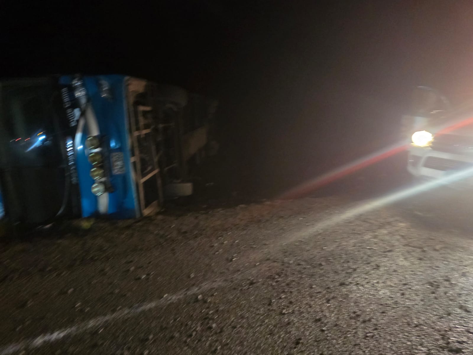 Un fallecido y varios heridos deja volcadura de bus en Arequipa