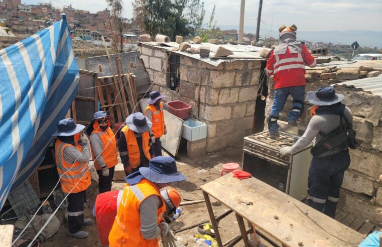 Municipalidad de Cayma repara vivienda afectada por caída de muro