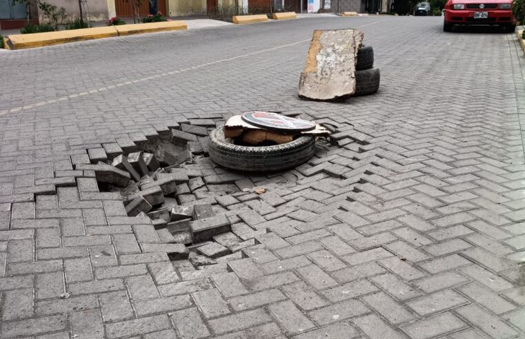 Huecos y hundimientos en las calles son un riesgo para la transitabilidad vehicular