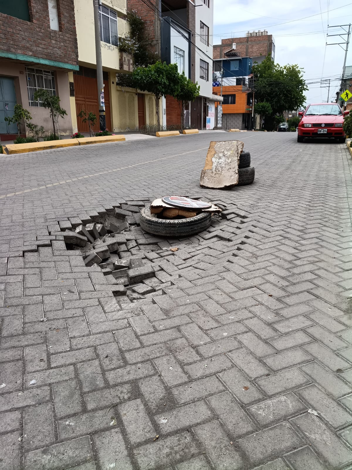 Huecos y hundimientos en las calles son un riesgo para la transitabilidad vehicular
