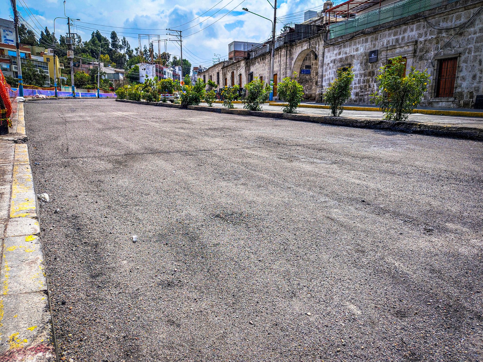 Asfaltado en la Av. Juan de la Torre registra 43 % de avance