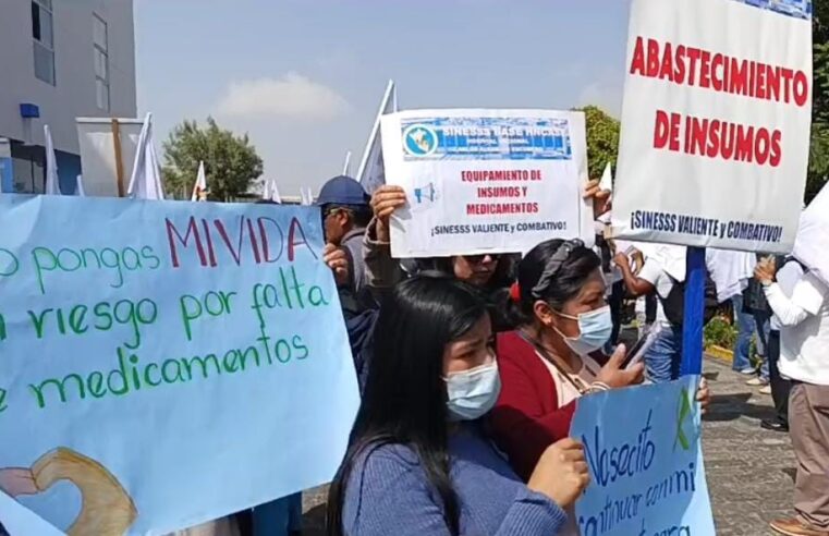Personal de EsSalud en Arequipa exige la destitución del presidente ejecutivo Acho Mago