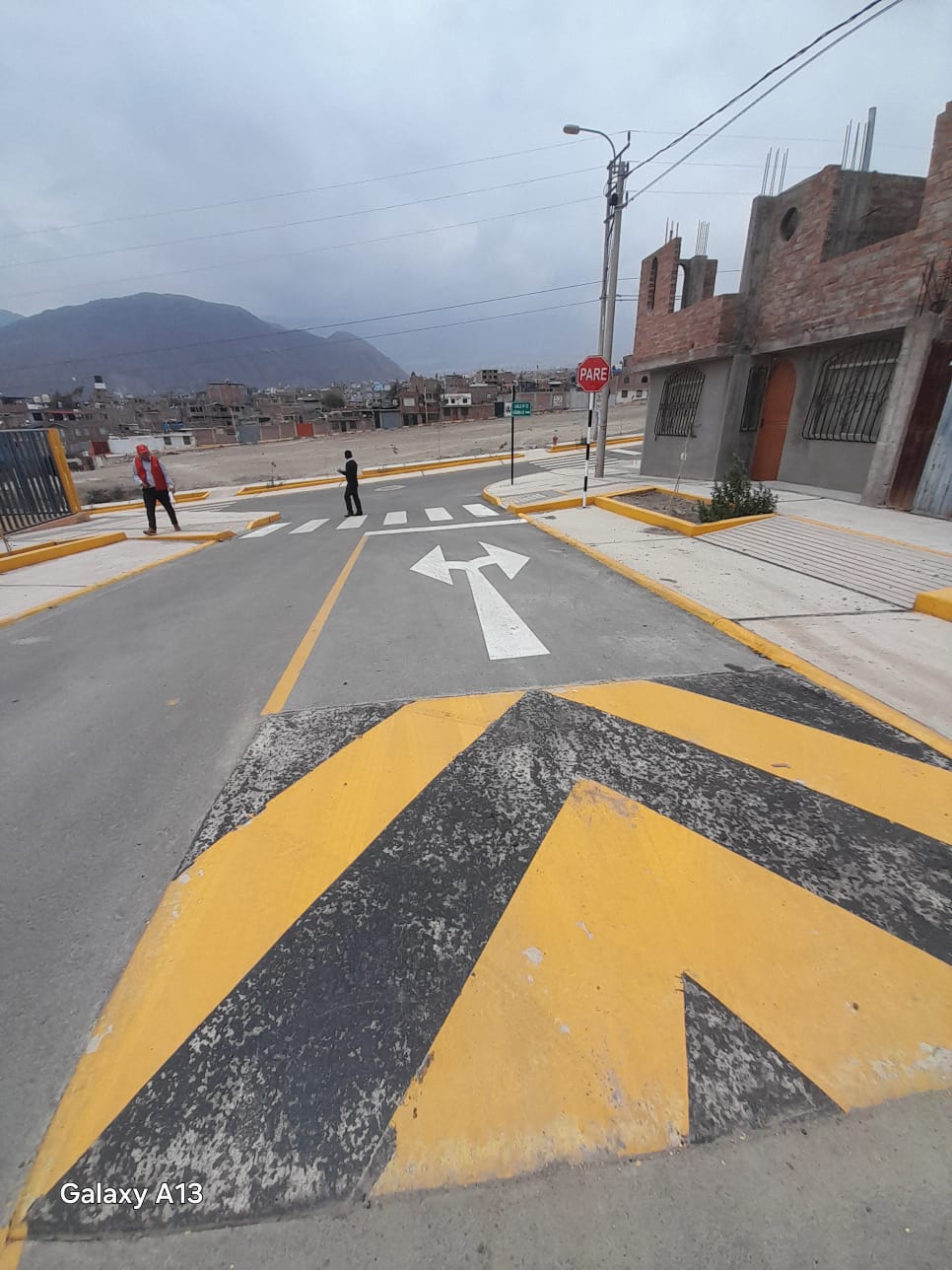 Millonaria obra vial en Cerro Colorado tiene rajaduras y está mal hecha