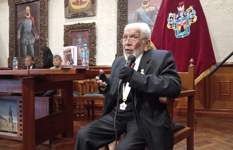 Presentan libro de la historia revolucionaria en Arequipa
