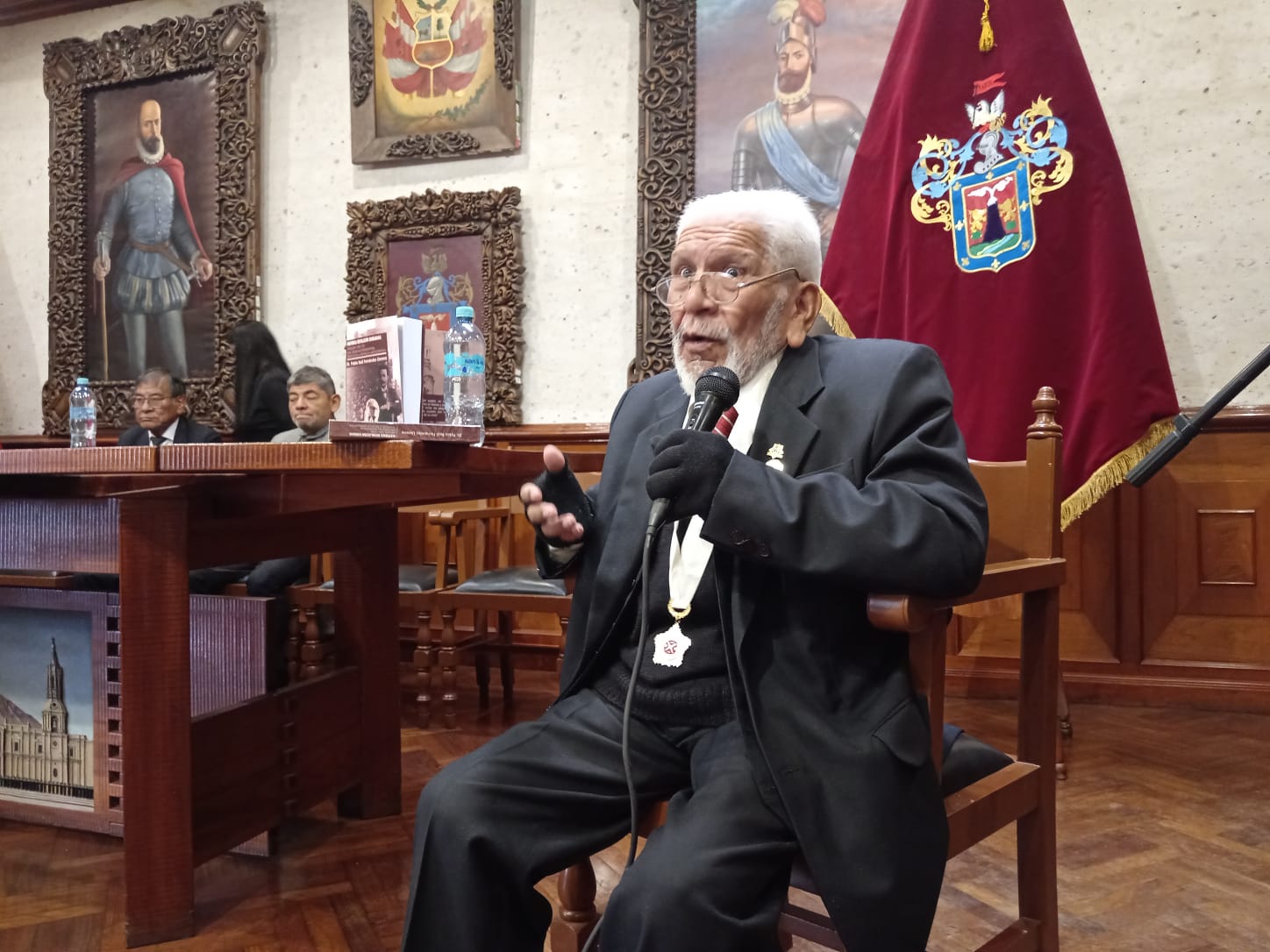 Presentan libro de la historia revolucionaria en Arequipa