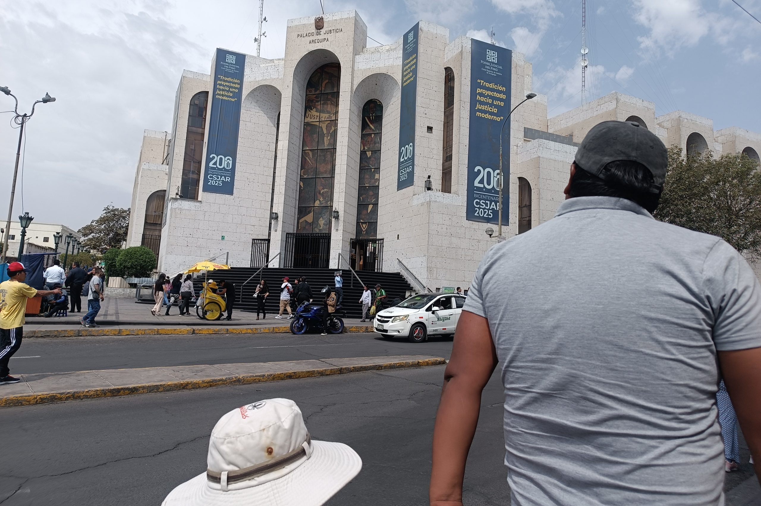 Condenan a 14 años de prisión a docente por tocamientos a menor