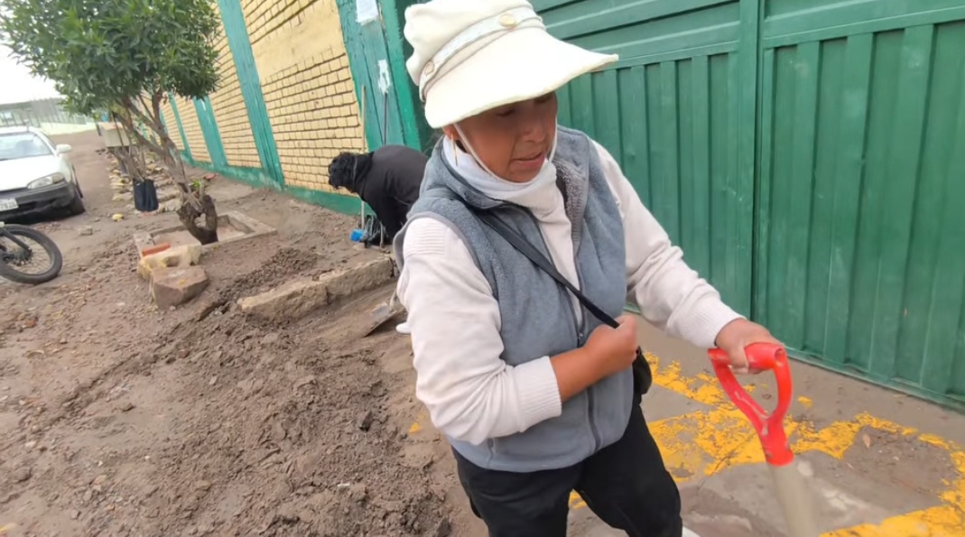 Aguas pluviales inundan aulas prefabricadas en colegio de Socabaya