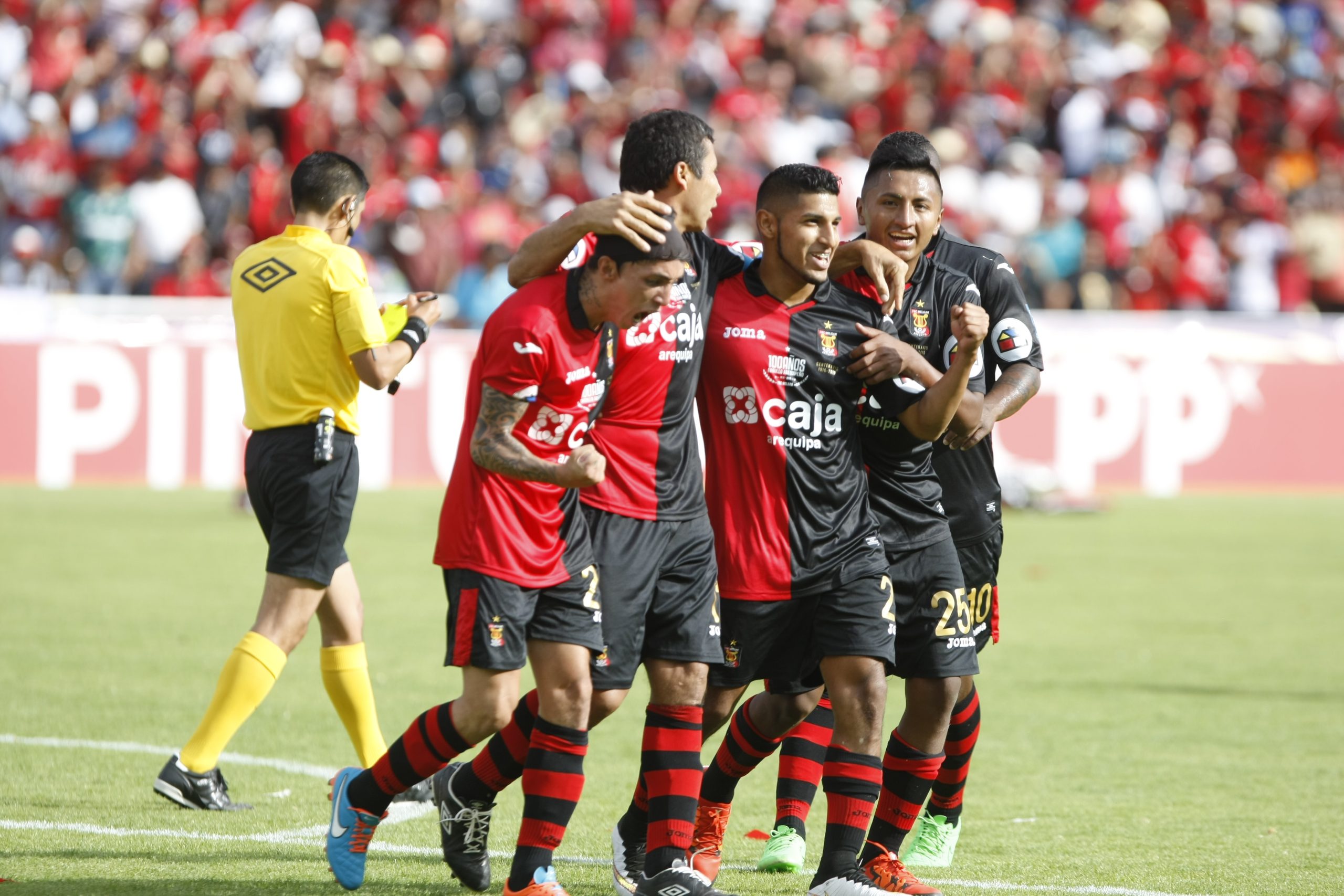 Alexis Arias no podrá retirarse en el FBC Melgar como lo soñó
