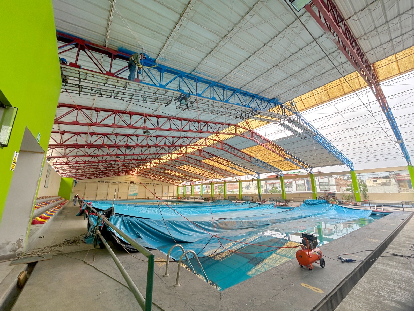 Mejoran servicios de la Piscina Municipal de Bustamante y Rivero