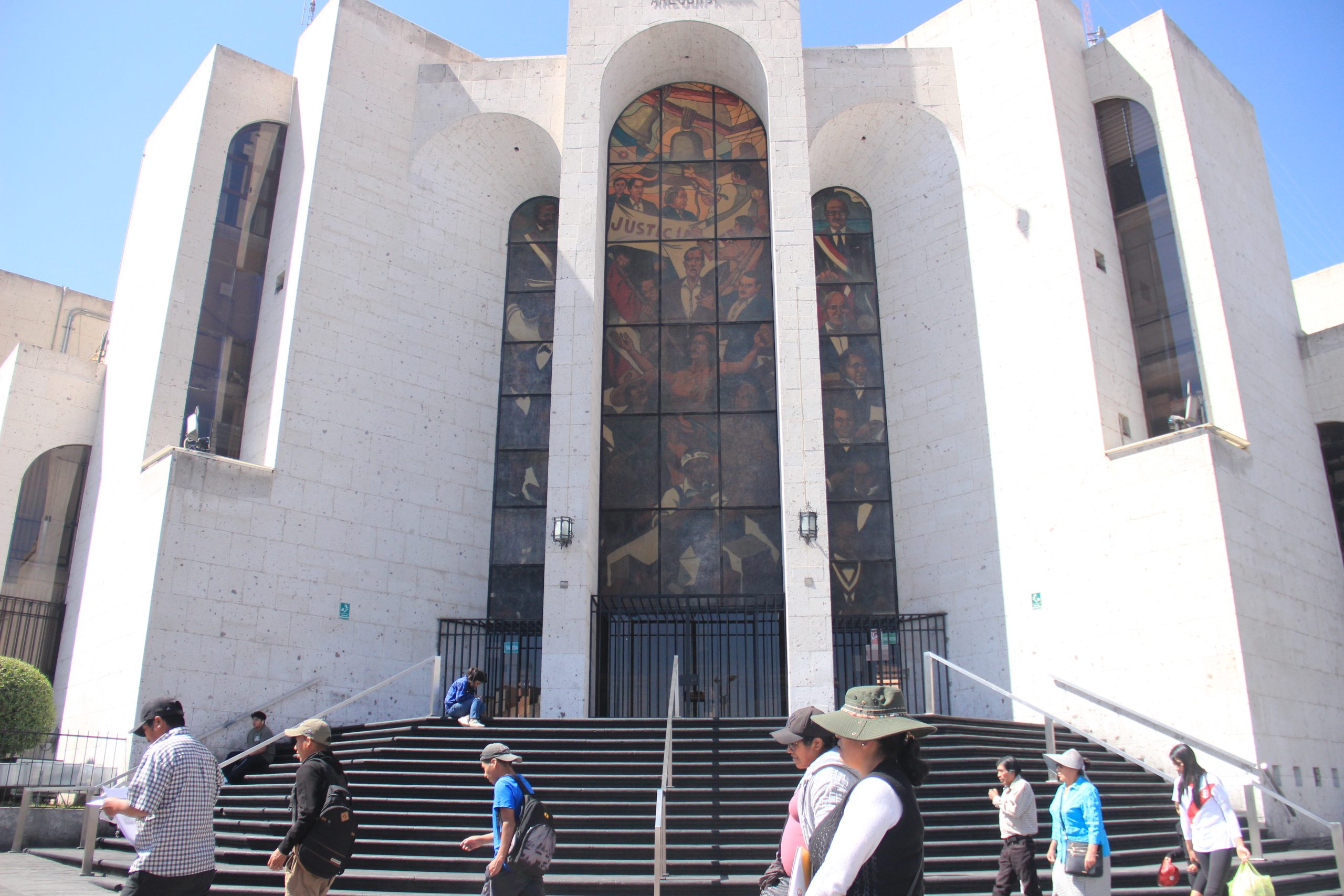 Condenan a dos personas por lavado de activos en asociación de vivienda