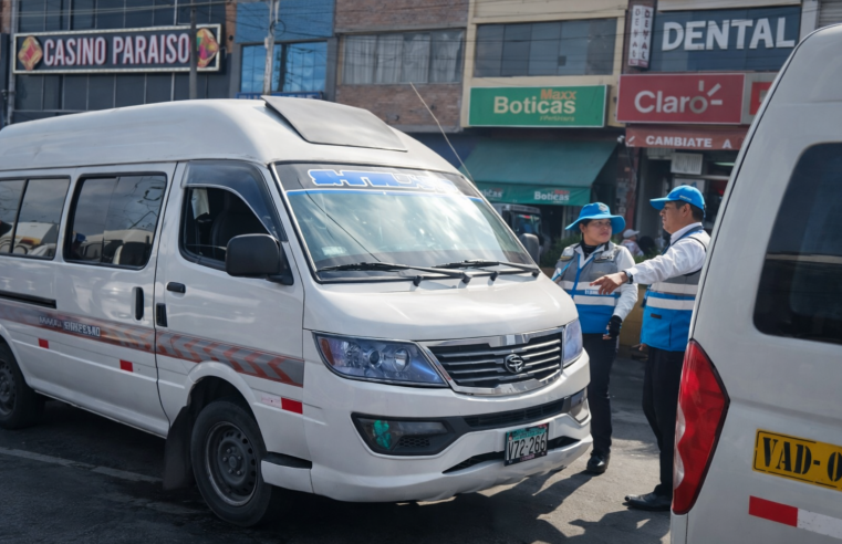 Informales de transporte protagonizan actos violentos en operativo en Avelino