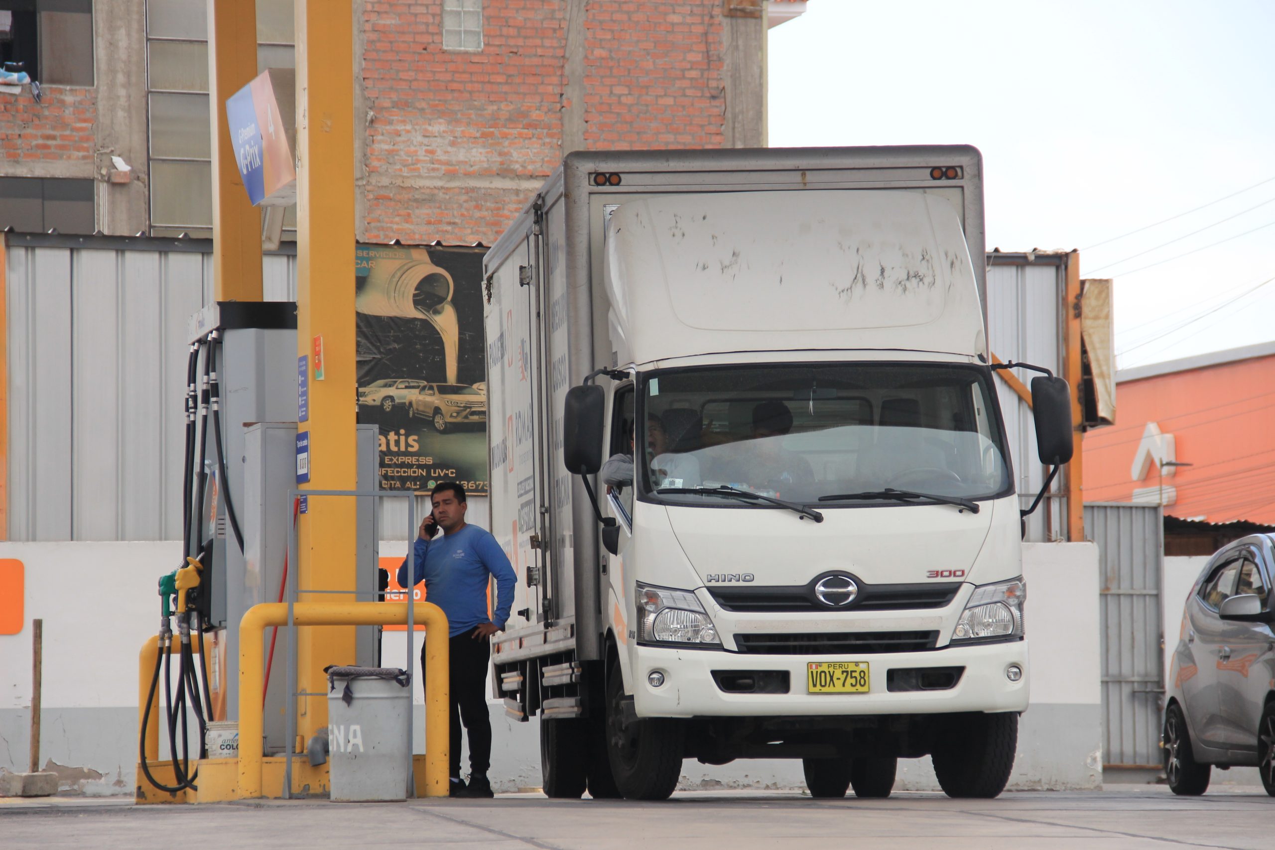 Dólar y combustibles mantienen precios estables pese a coyuntura internacional