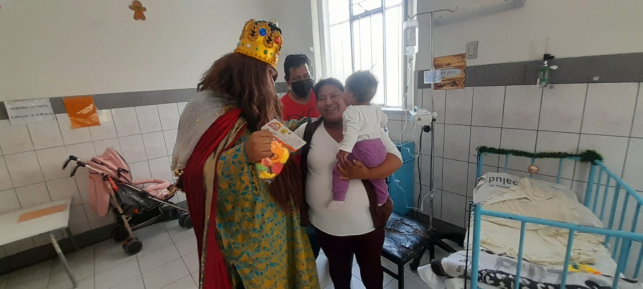 Reyes Magos llevan mensaje de fe y esperanza a niños hospitalizados
