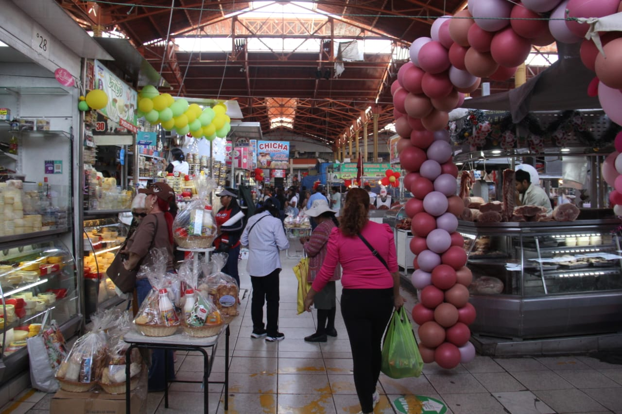 Mejoran pisos y techo del histórico mercado San Camilo se inician en abril