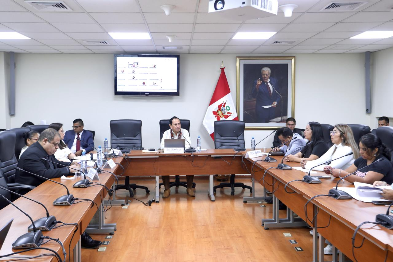 Congreso cita a ministros de Educación y Economía para este jueves 8 de enero