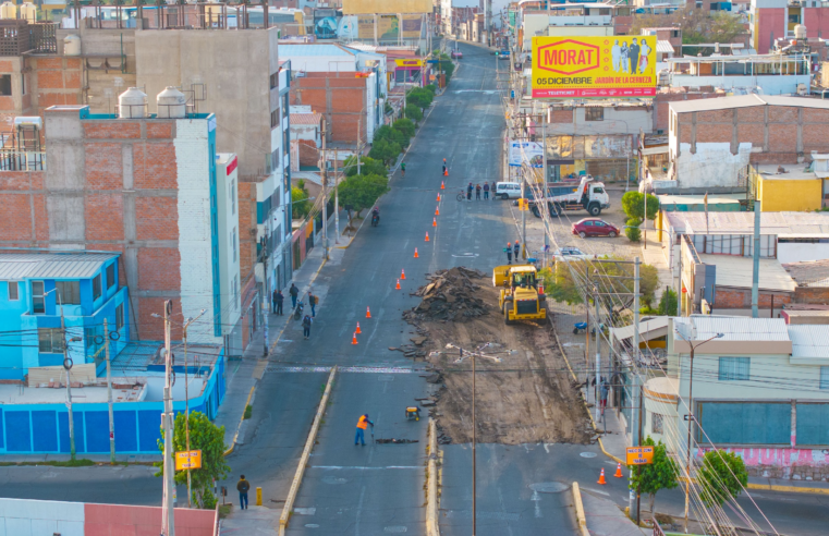 Se inició la reparación de la calzada en transitada avenida Lambramani