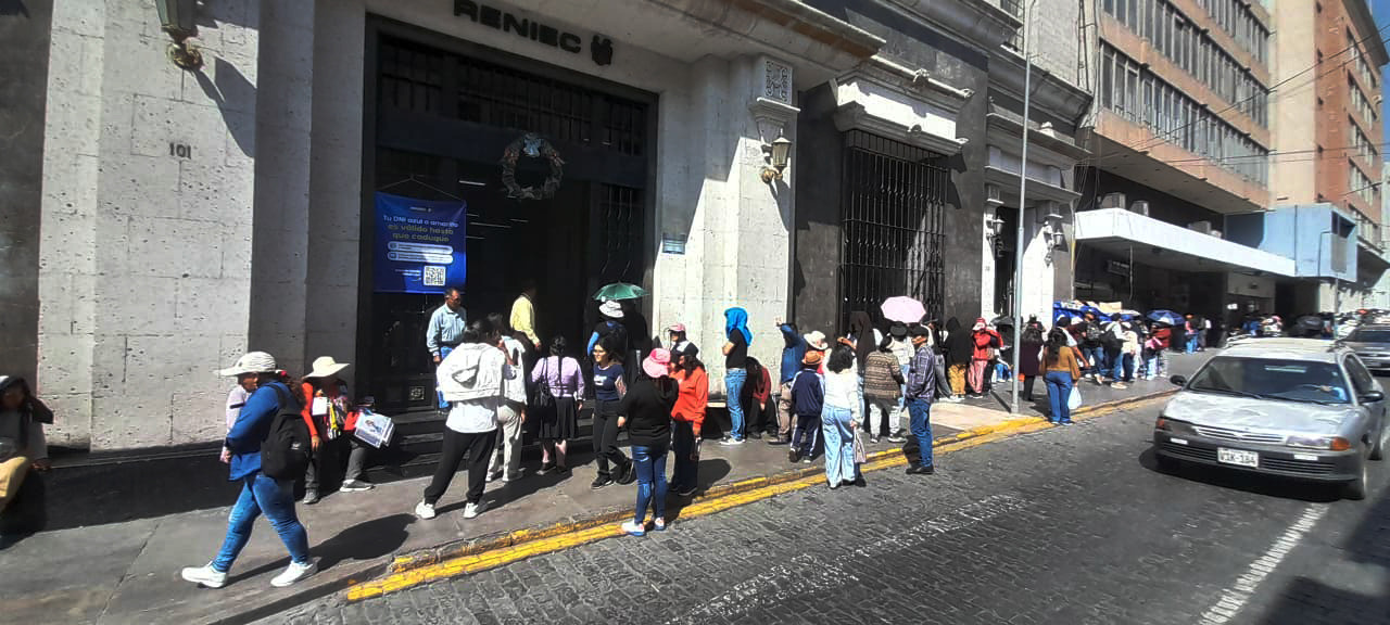 Menores y adultos mayores podrán obtener DNI electrónico gratuita