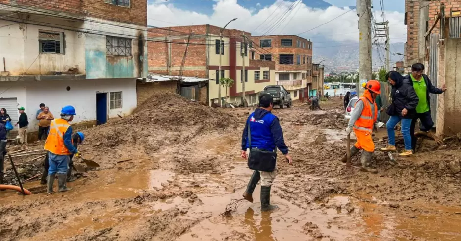Declaran en emergencia 382 distritos por intensas lluvias