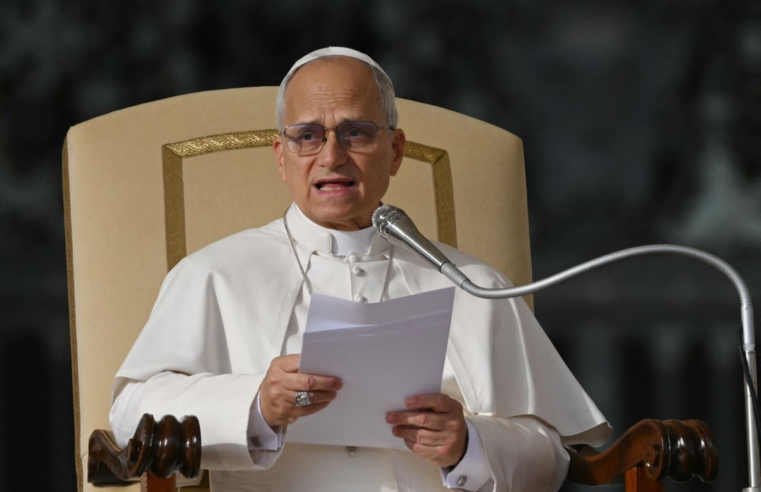 León XIV pidió a  cardenales escuchen a víctimas de abusos