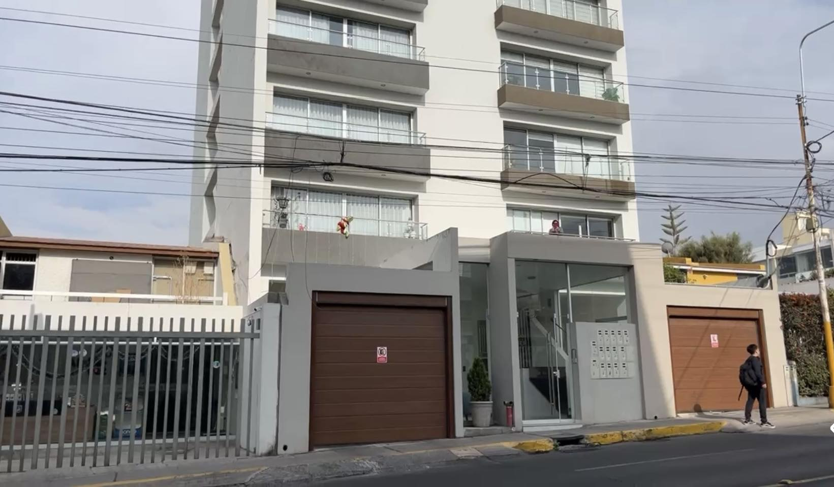 Roban más de S/130 mil en edificio de Cayma