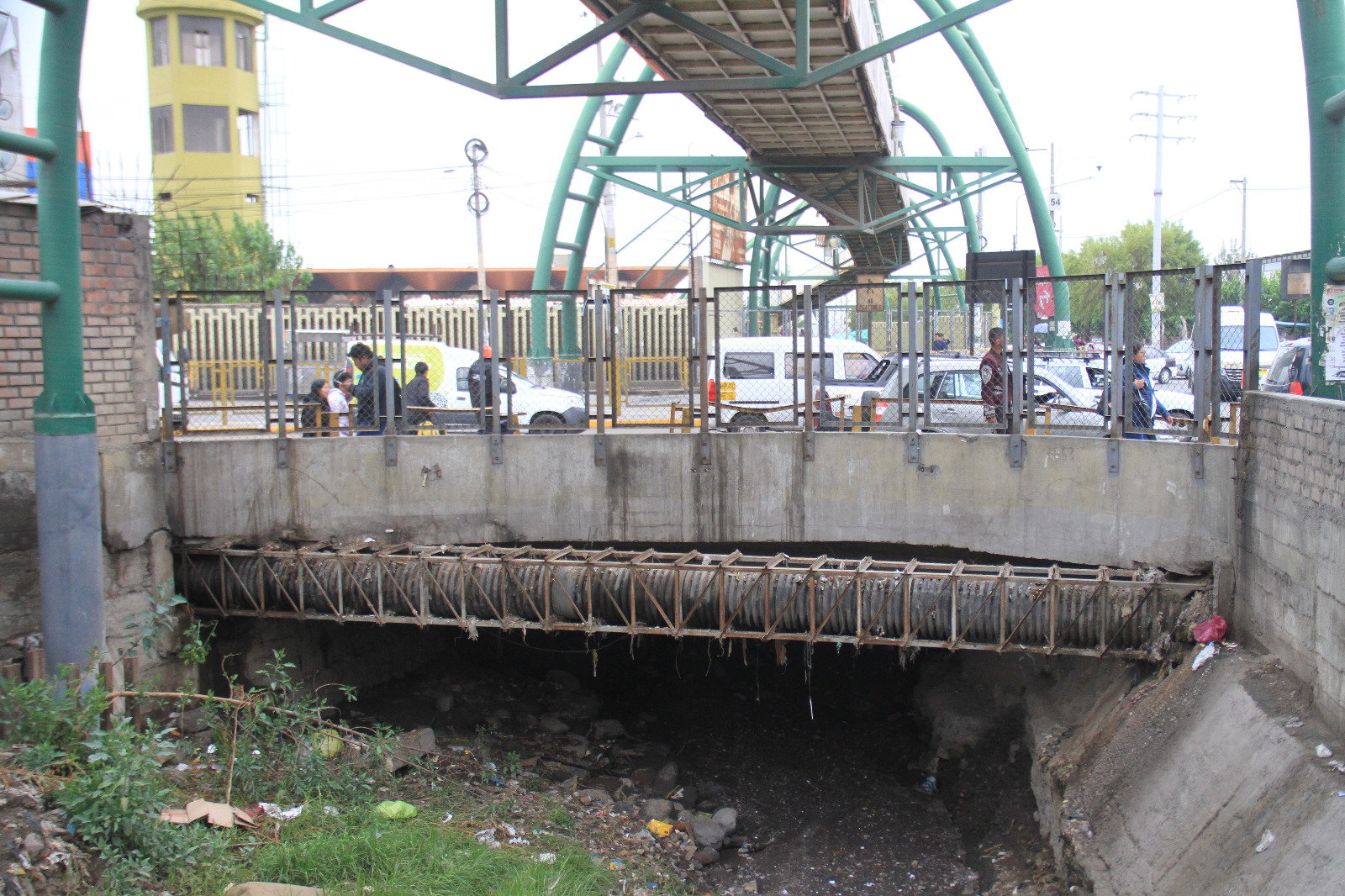 Torrentera de avenida Los Incas es un riesgo en lluvias por falta de limpieza