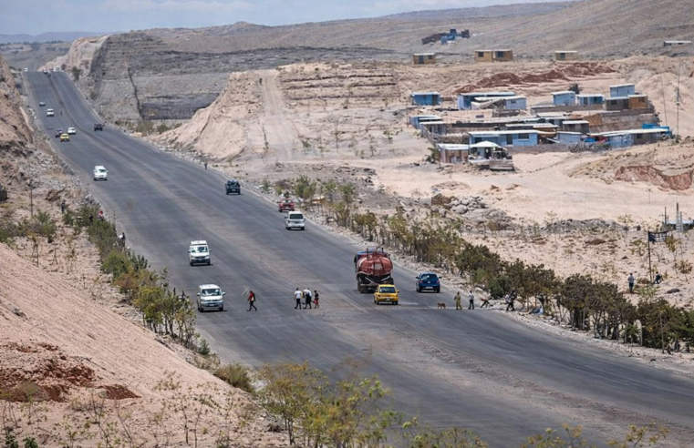 Transporte informal crece impulsado por los invasores de terrenos
