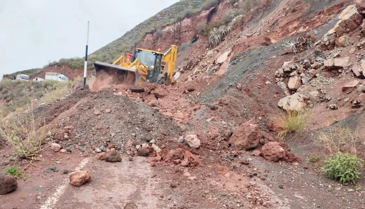 Deslizamientos y derrumbes afectan vías vecinales en distritos de Castilla y La Unión