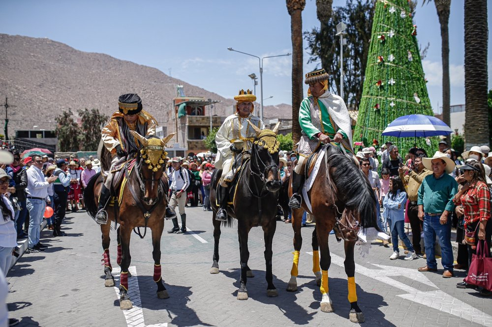 Bajada de Reyes y festival de la Timpusca de Peras en Arequipa