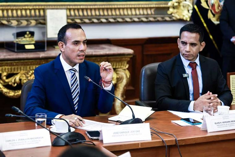 Seis mociones de censura elevan presión sobre presidente Jerí