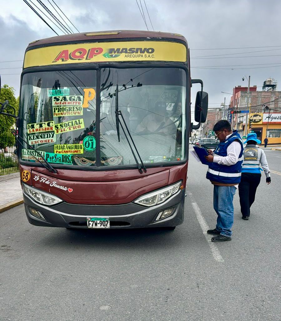 MPA interna tres buses en depósito por circular sin acreditación